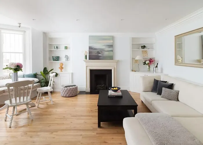 Holland Park 2 Bed