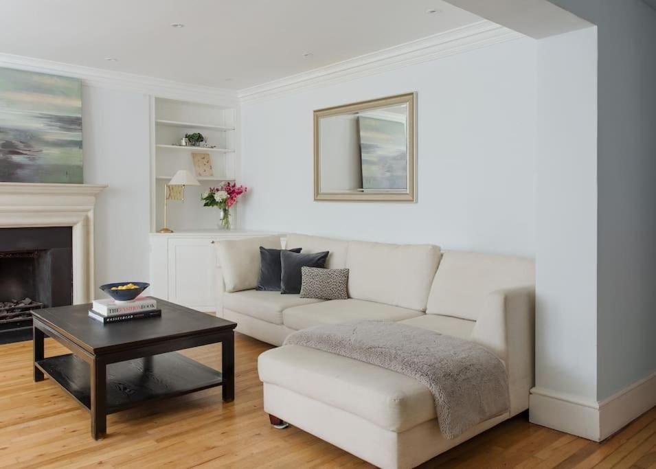 Holland Park 2 Bed * Londra