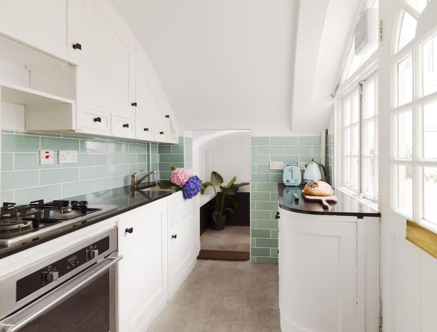 Apartment Holland Park 2 Bed London