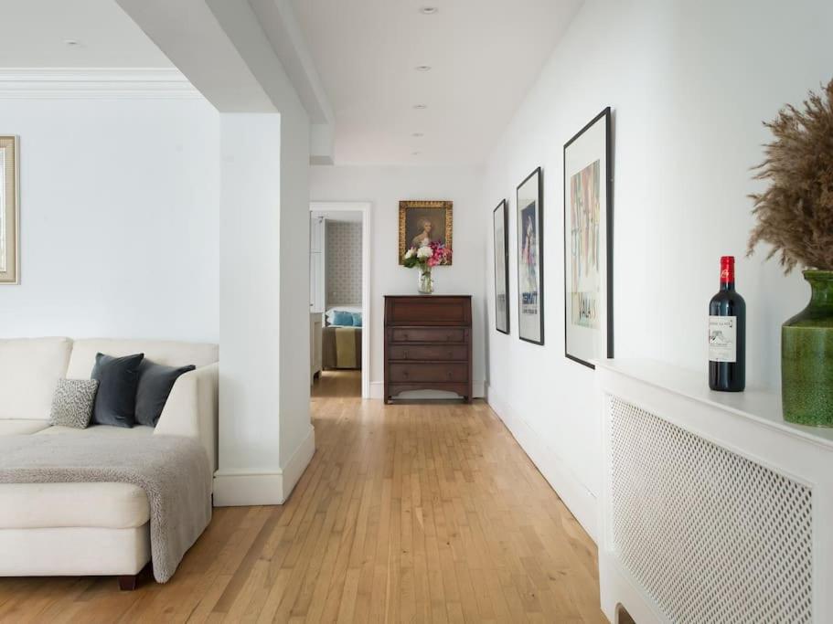 Holland Park 2 Bed Apartment *